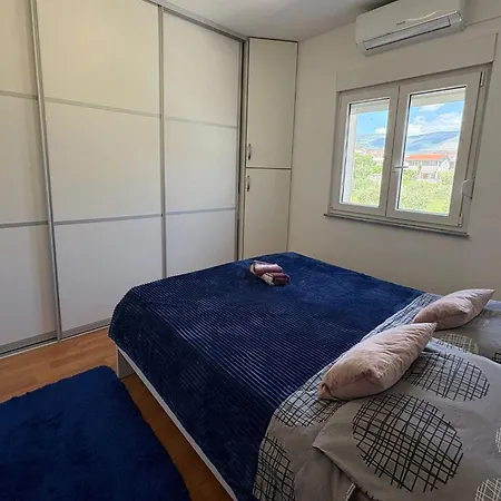 Apartment With Parking Space Kastel Stafilic, - 24501 Kastela